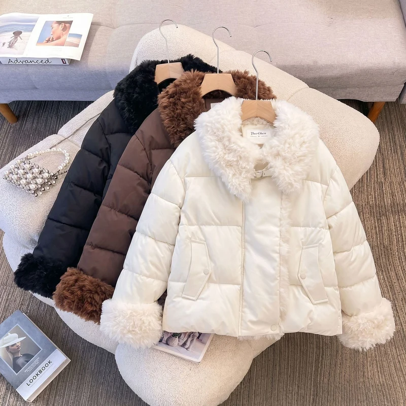 Damen nan taillierte Steppjacke mit voluminösem Teddykragen und abnehmbaren Bommel-Details Drune