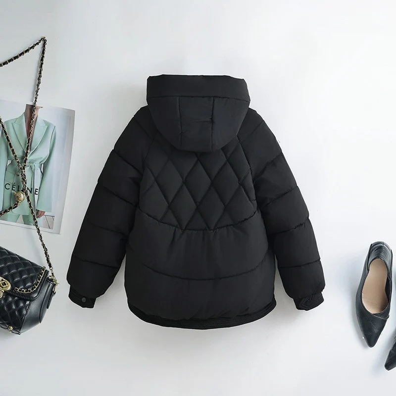 Damen nan kurze wattierte Kapuzenjacke mit Rautenstepp, schrägen Pattentaschen und geripptem Saum Drune