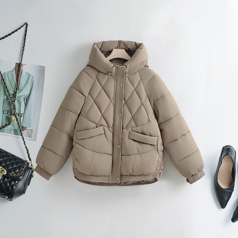 Damen nan kurze wattierte Kapuzenjacke mit Rautenstepp, schrägen Pattentaschen und geripptem Saum Drune