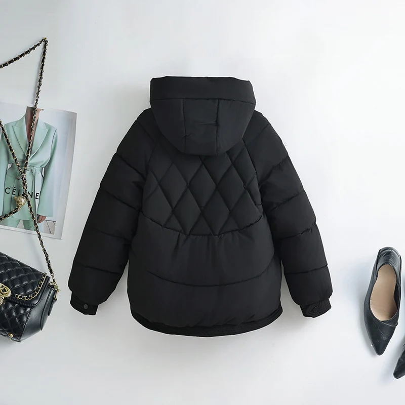 Damen nan kurze wattierte Kapuzenjacke mit Rautenstepp, schrägen Pattentaschen und geripptem Saum Drune