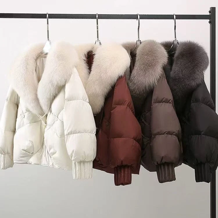 Damen nan kurze wattierte Jacke mit üppigem Fellkragen in Felloptik und taillierendem Kordelzug Drune