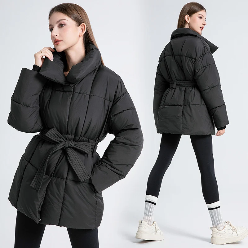 Damen nan kurze wattierte Jacke mit hohem Stehkragen, Taillengürtel und Eingrifftaschen Drune