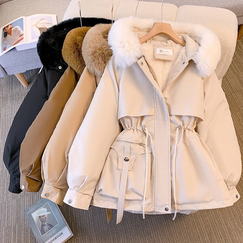 Damen nan kurze Utility-Parka mit Kordelzugtaillierung, abnehmbarem Webpelzkragen und asymmetrischen Taschen Drune