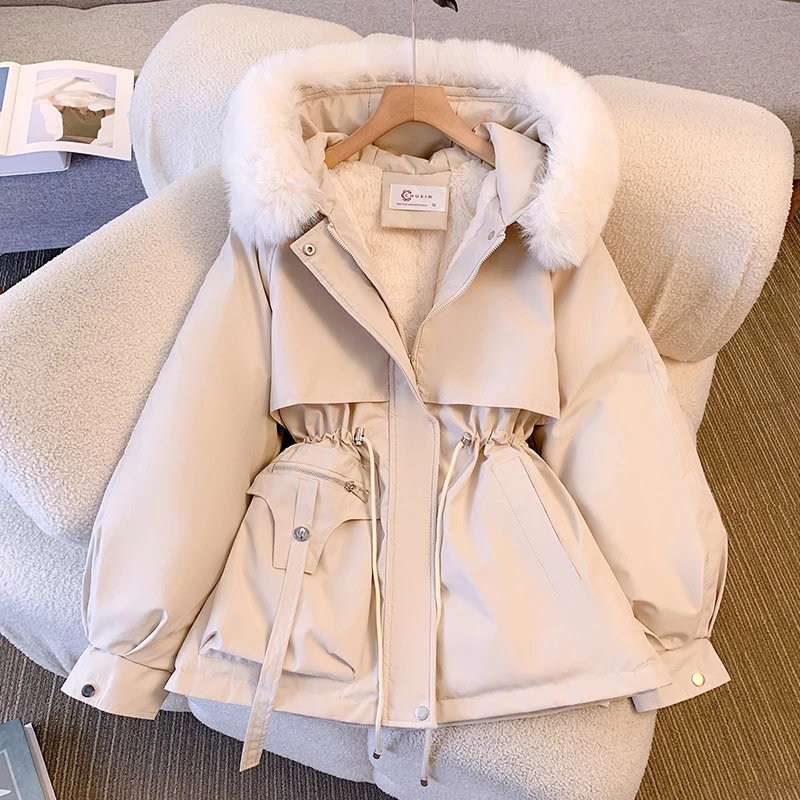 Damen nan kurze Utility-Parka mit Kordelzugtaillierung, abnehmbarem Webpelzkragen und asymmetrischen Taschen Drune