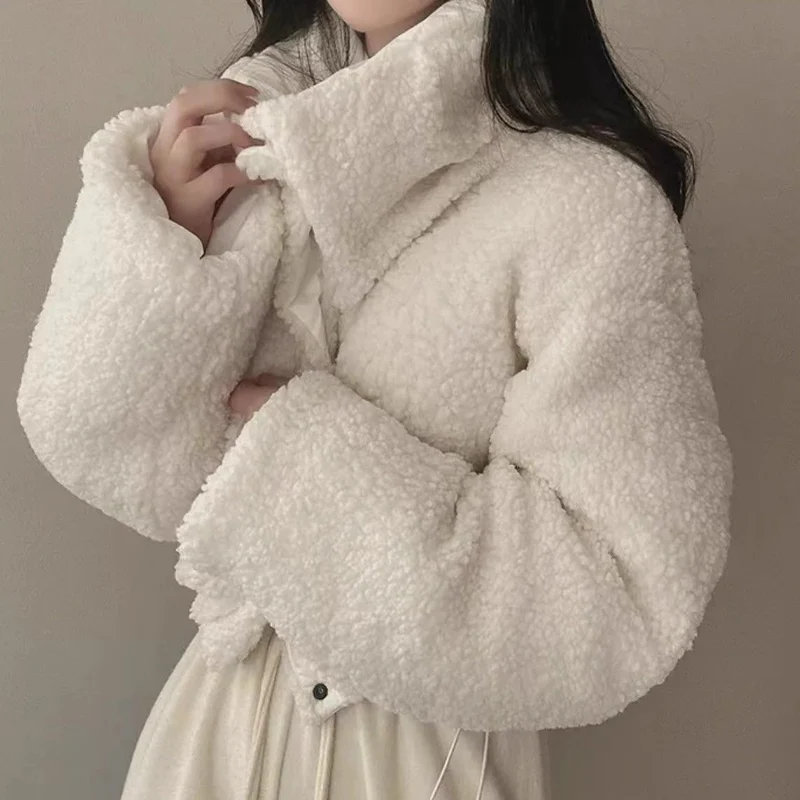 Damen nan kurze gesteppte Pufferjacke mit Teddykragen, krempelbaren Ärmeln und Tunnelzugsaum Drune
