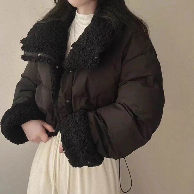 Damen nan kurze gesteppte Pufferjacke mit Teddykragen, krempelbaren Ärmeln und Tunnelzugsaum Drune
