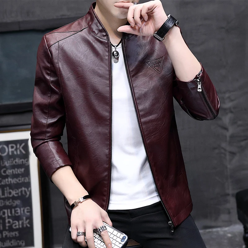 Herren Slim-Fit Kunstleder-Motojacke mit Stehkragen, Zipper-Ärmeln und minimalistischer Logo‑Applikation Drune