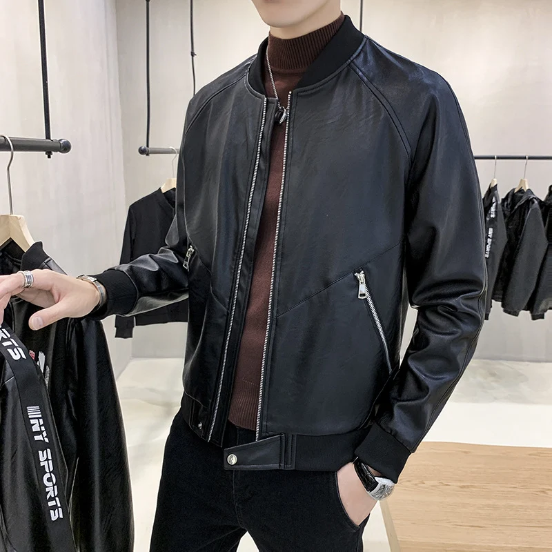 Herren Slim-Fit Kunstleder-Bomberjacke mit asymmetrischer Nahtführung, diagonalem Reißverschlusstaschen-Detail und Rippabschluss Drune