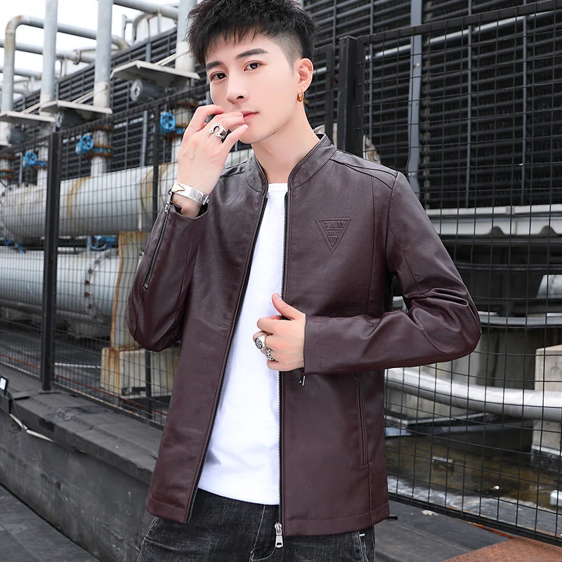 Herren Schmal geschnittene Kunstleder‑Motojacke mit minimalem Stehkragen und Zipperdetail Drune