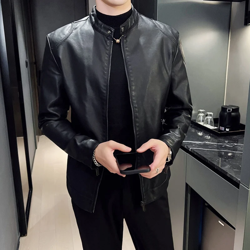 Herren schlanker Kunstlederblouson Motorrad-inspiriertes Design mit kurzem Stehkragen und verdecktem Reißverschluss Drune