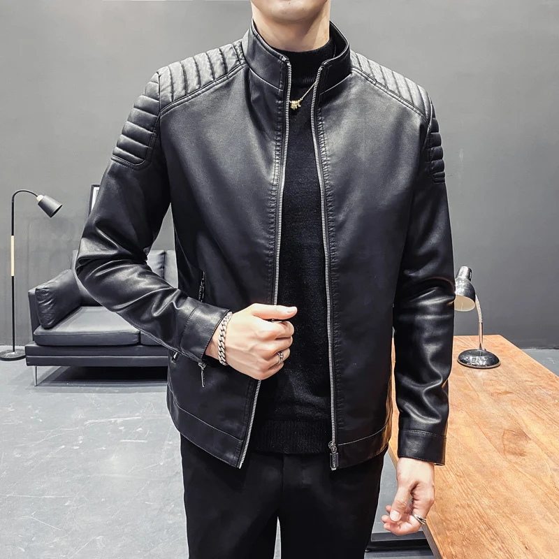 Herren schlanker Kunstleder-Moto-Blouson mit ergonomischen Nähten, Rippenstepp an Schultern und verdeckten Reißverschlusstaschen Drune