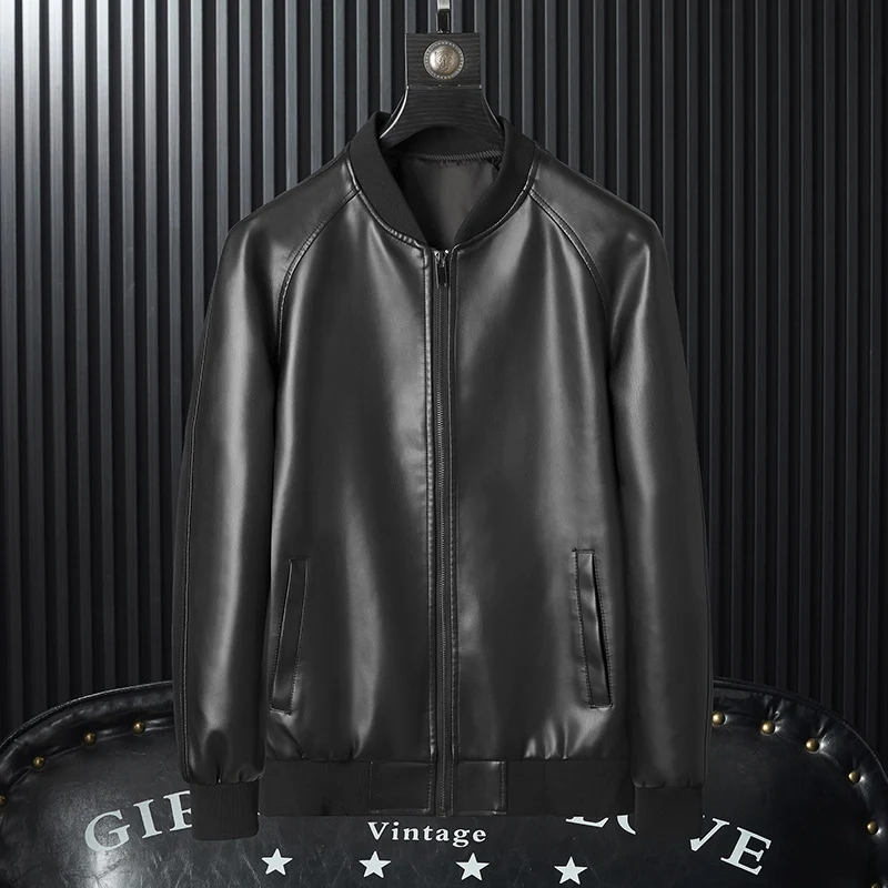 Herren schlanker Kunstleder-Bomber im minimalistischen Aviator‑Look mit geripptem Saum Drune