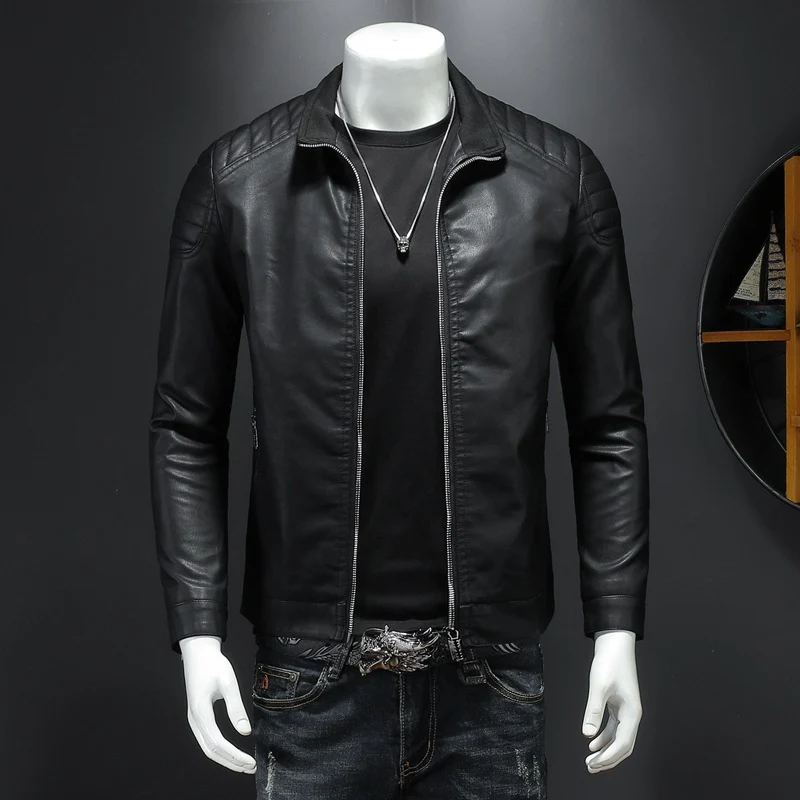 Herren schlank geschnittene Kunstleder-Motojacke mit Stehkragen und gesteppter Schulterpasse Drune