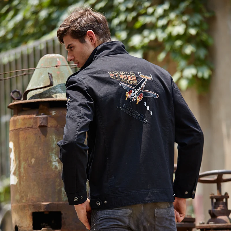 Herren military-inspirierte Canvas-Fieldjacke mit Schulterklappen, Stickpatches und verdecktem Zwei-Wege-Reißverschluss Drune