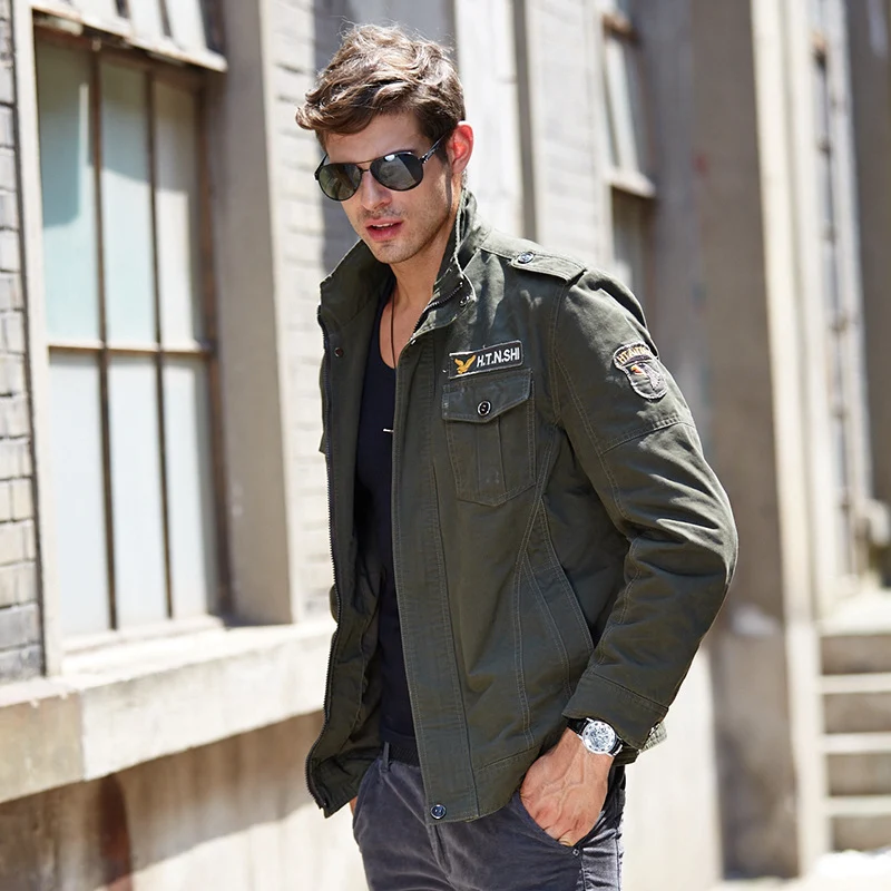 Herren military-inspirierte Canvas-Fieldjacke mit Schulterklappen, Stickpatches und verdecktem Zwei-Wege-Reißverschluss Drune
