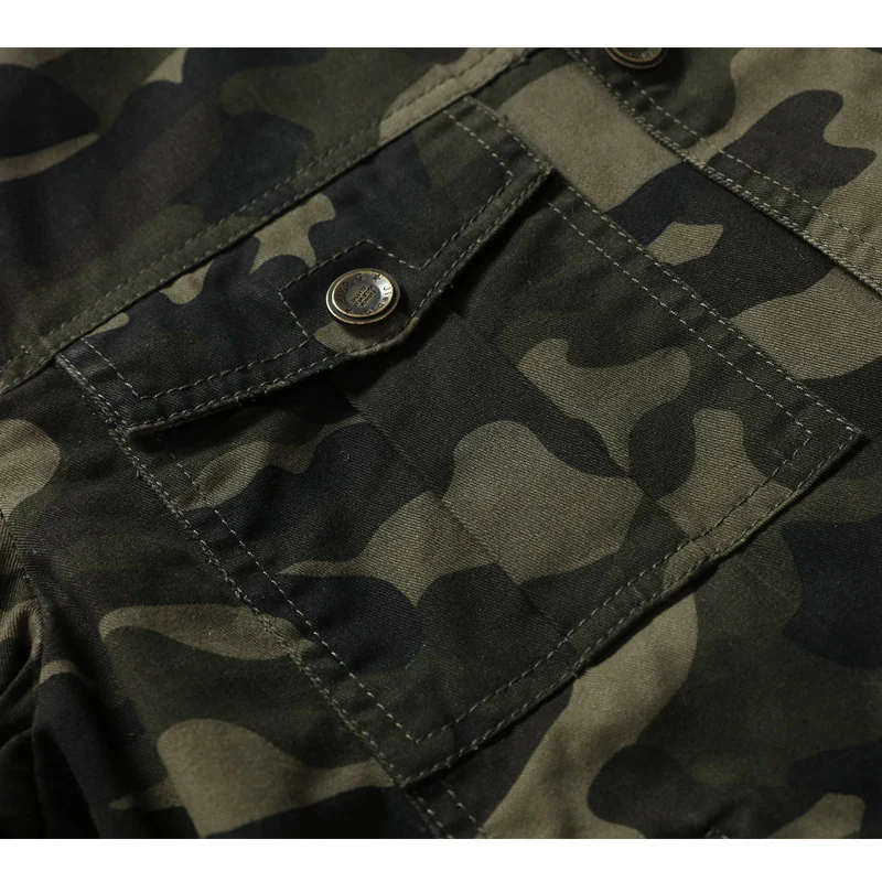 Herren Militärinspirierte Tarnprint-Übergangsjacke mit Reißverschluss, Pattentaschen und elastischen Bündchen Drune