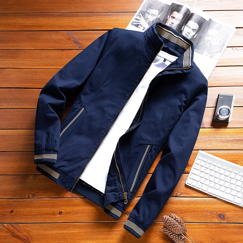 Herren leichter Canvas-Bomber mit gestreiften Rippbündchen, Stehkragen und Reißverschlusstaschen Drune