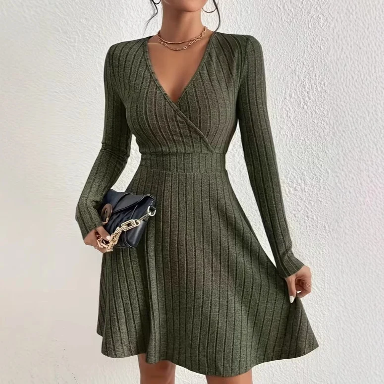 Damen Strickkleid mit Wickel-V-Ausschnitt, taillierter Bund und ausgestelltem A-Linien-Rock Drune