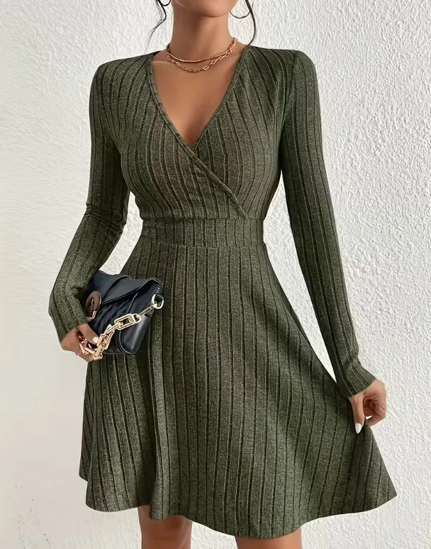 Damen Strickkleid mit Wickel-V-Ausschnitt, taillierter Bund und ausgestelltem A-Linien-Rock Drune