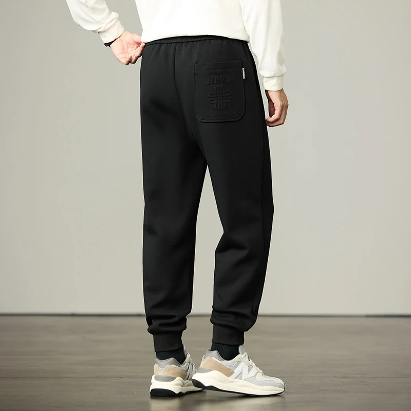 Herren Joggerhose aus weichem Fleece mit elastischem Bund, Kordelzug und Bündchen Drune