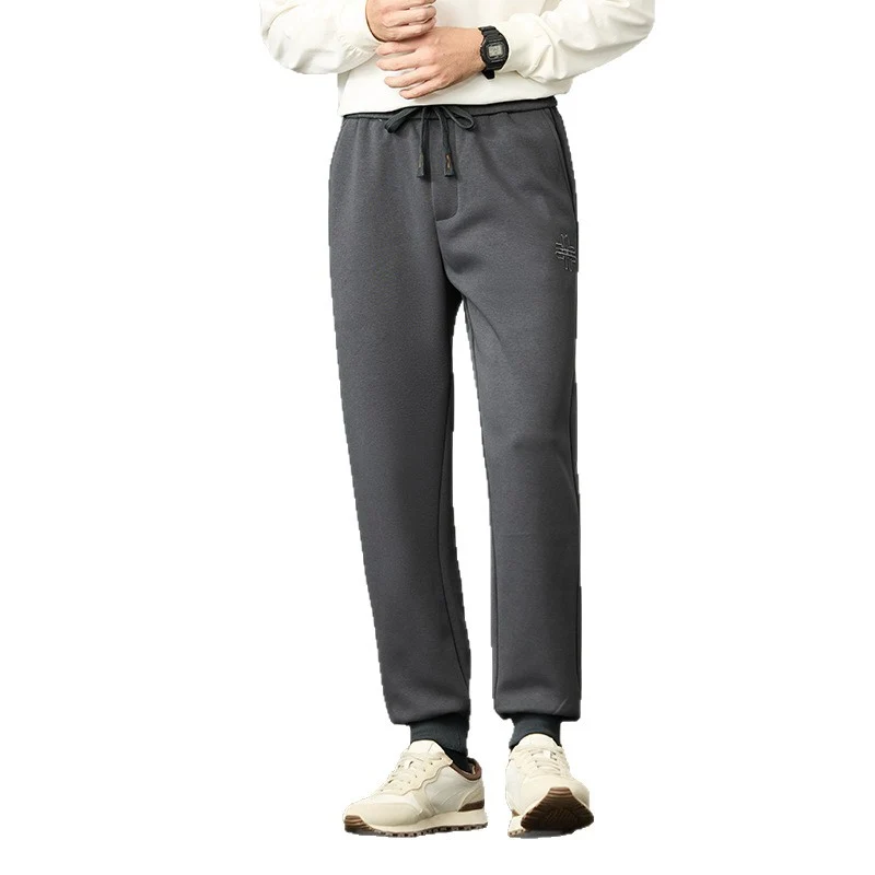 Herren Joggerhose aus weichem Fleece mit elastischem Bund, Kordelzug und Bündchen Drune