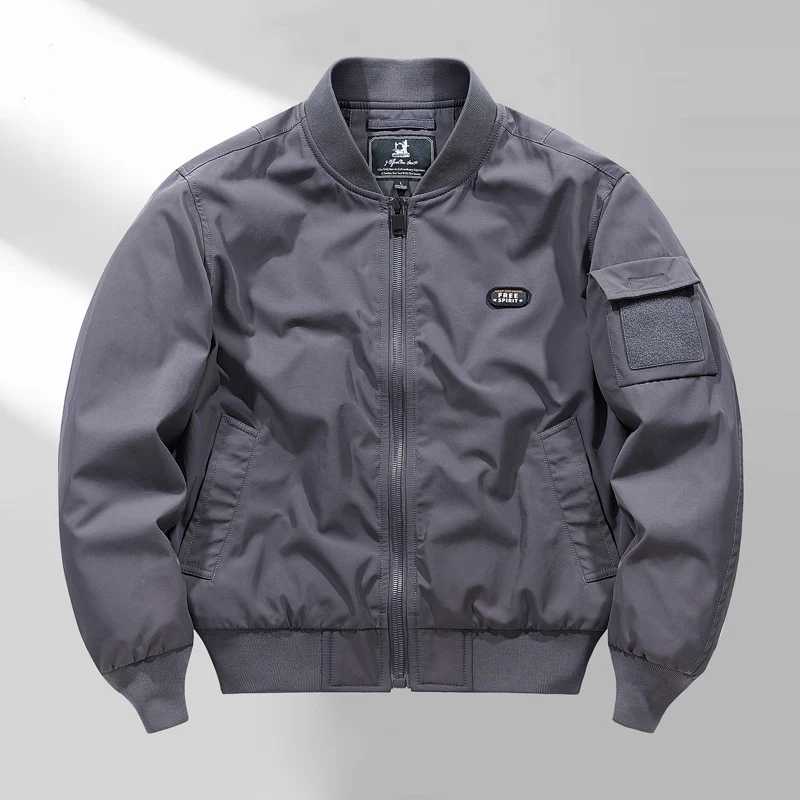 Herren leicht wattierte Bomberjacke im Utility-Look mit Ärmeltasche Drune