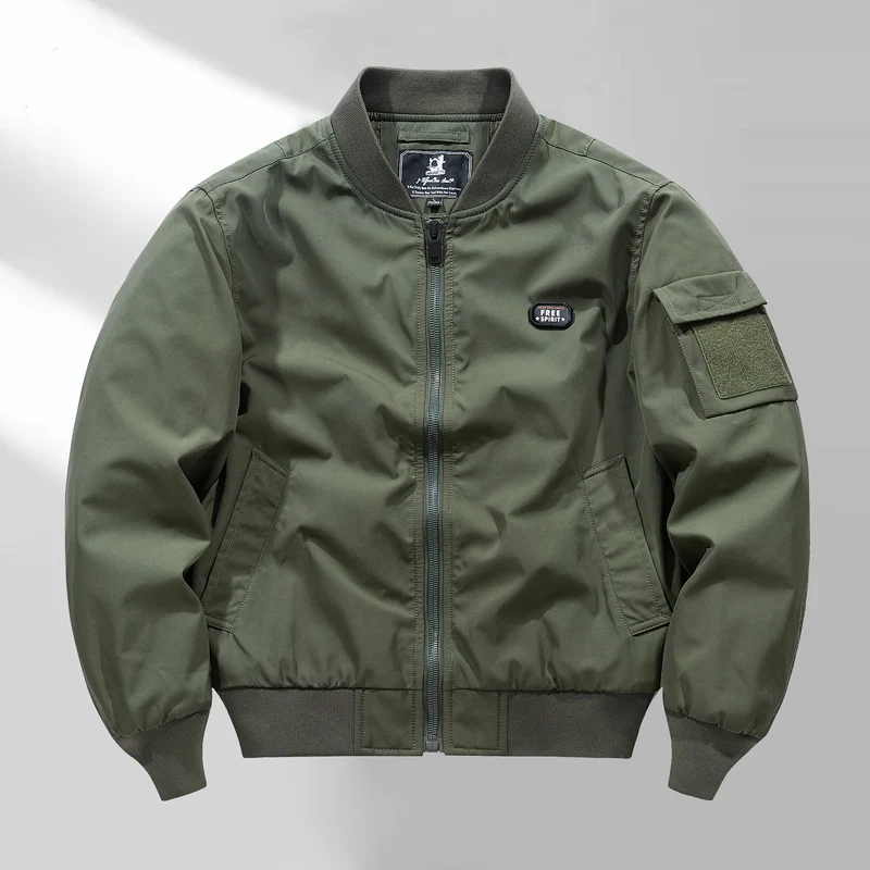 Herren leicht wattierte Bomberjacke im Utility-Look mit Ärmeltasche Drune