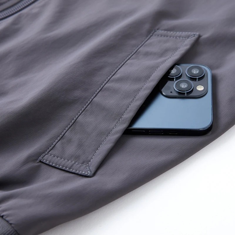 Herren leicht wattierte Bomberjacke im Utility-Look mit Ärmeltasche Drune