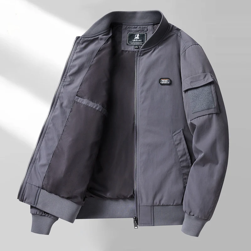 Herren leicht wattierte Bomberjacke im Utility-Look mit Ärmeltasche Drune