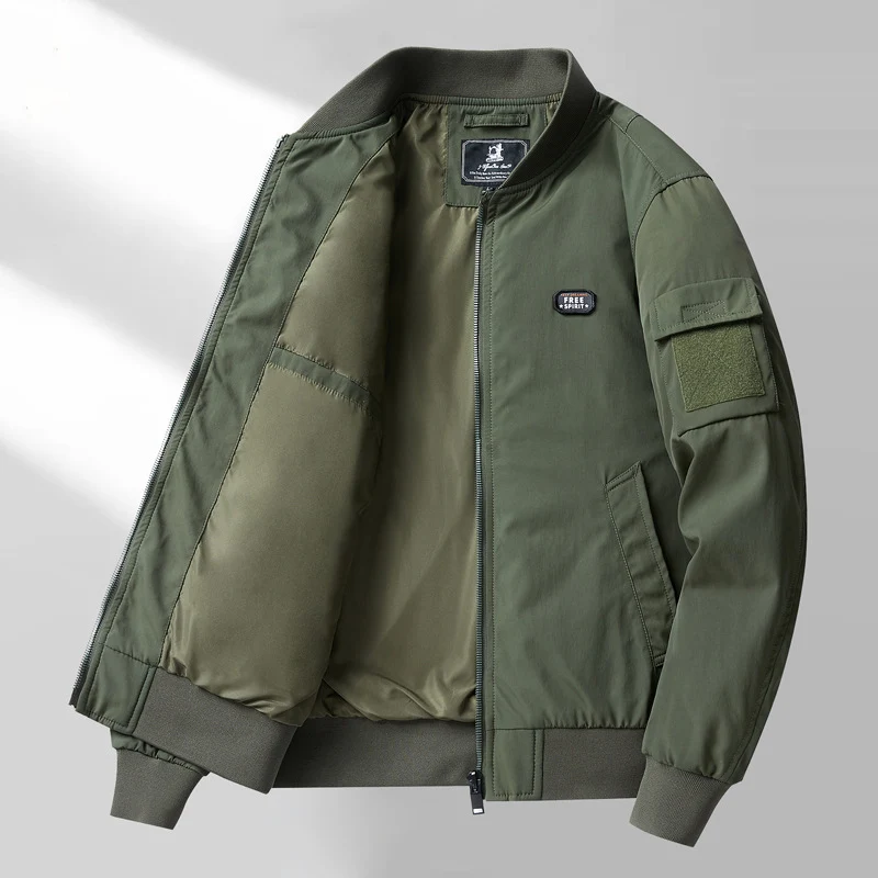Herren leicht wattierte Bomberjacke im Utility-Look mit Ärmeltasche Drune