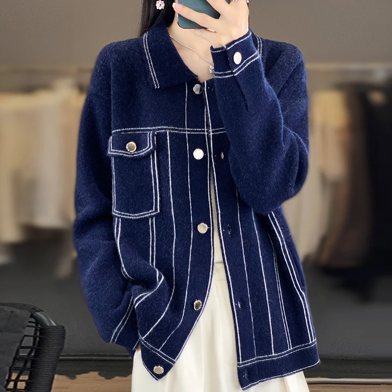 Damen Oversize-Strickjacke im Jeansjacken‑Look mit kontrastierenden Nahtdetails und Brusttasche Drune
