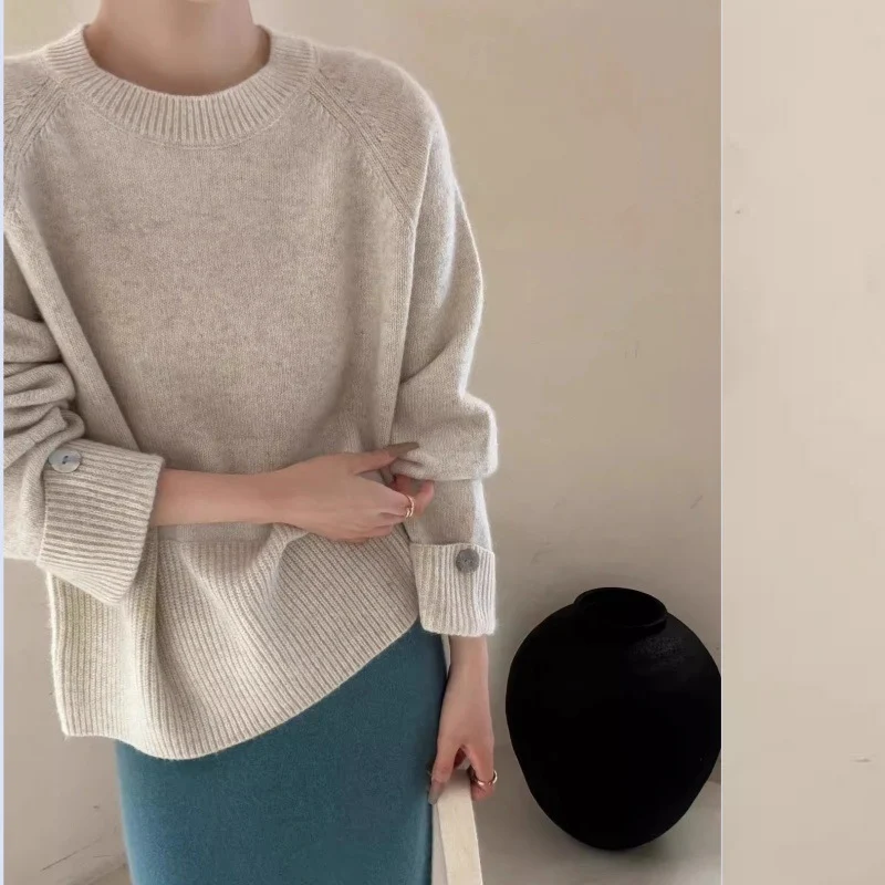 Damen Oversize-Rundhalspullover mit verlängerten Manschetten und Zierknopf Drune