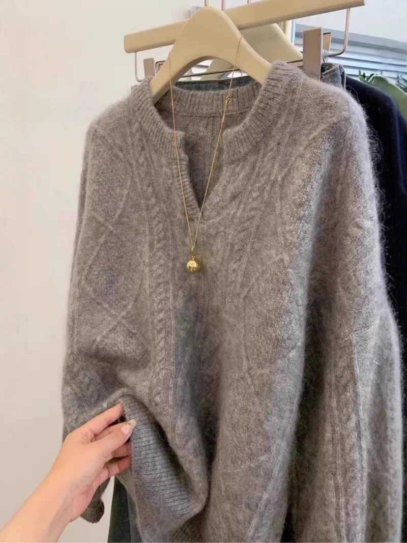 Damen Oversize Mohair-Optik Zopfmusterpullover mit V‑Ausschnitt und überschnittener Schulter Drune