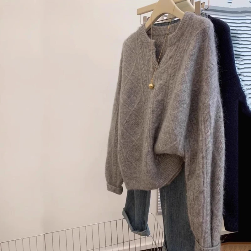Damen Oversize Mohair-Optik Zopfmusterpullover mit V‑Ausschnitt und überschnittener Schulter Drune