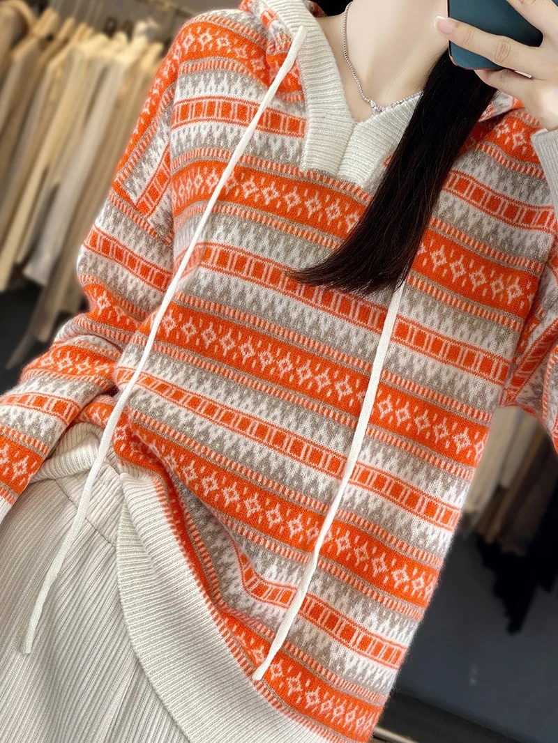 Damen Oversize Jacquard-Strickkapuzenpullover mit V‑Schlitz und gerippten Bündchen Drune