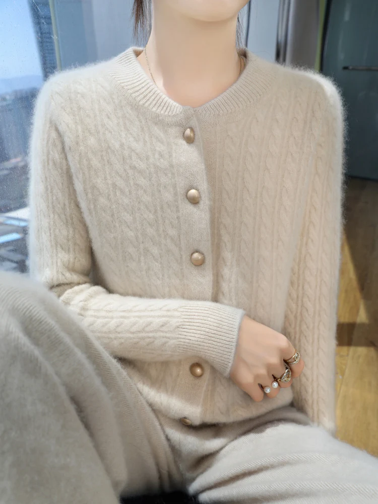 Damen Leichter Zopfstrick-Cardigan in Mohair‑Optik mit dekorativen Perlmuttknöpfen Drune