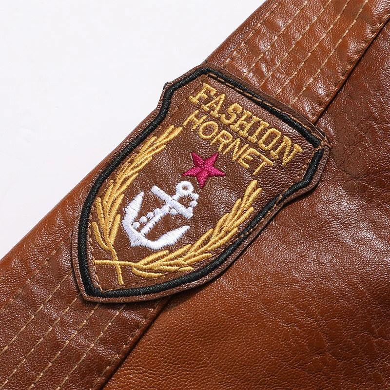 Herren Kunstleder-Pilotenblouson im Military-Look mit Schulterpatten, Rippbündchen und Patch-Applikationen Drune