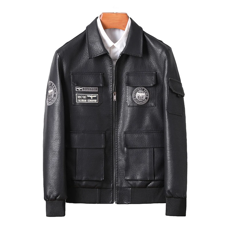Herren Kunstleder-Fieldbomberjacke im Pilotenstil mit Patch‑Applikationen und Frontklappentaschen Drune