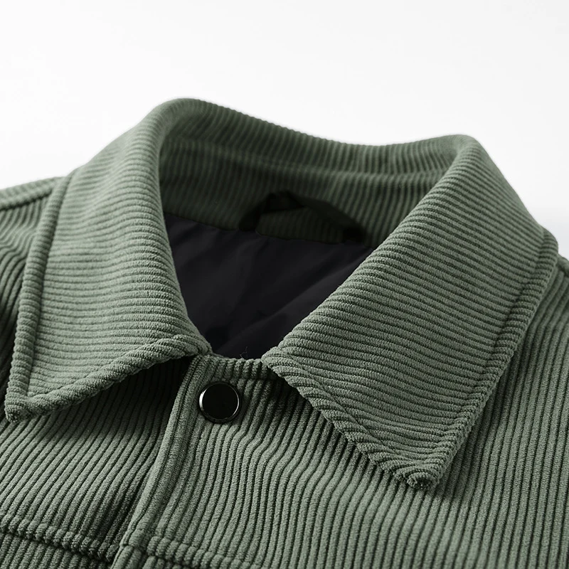 Herren Kordjacke mit gestepptem Innenfutter, zwei Brusttaschen und Druckknopfverschluss Drune