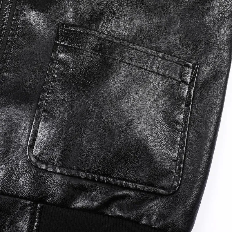 Herren Heritage-Lederblouson in Lederoptik mit Military-Patch‑Details und Rippkragen Drune