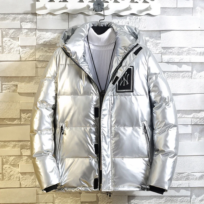 Herren glänzende Metallic Steppjacke mit Kapuze, winddichter Oberfläche und sportivem Utility Design Drune
