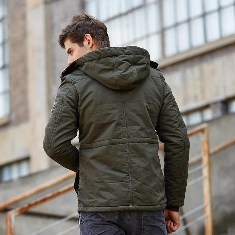 Herren gesteppte Feldjacke mit Kapuze Patch-Details und Thermofutter Drune