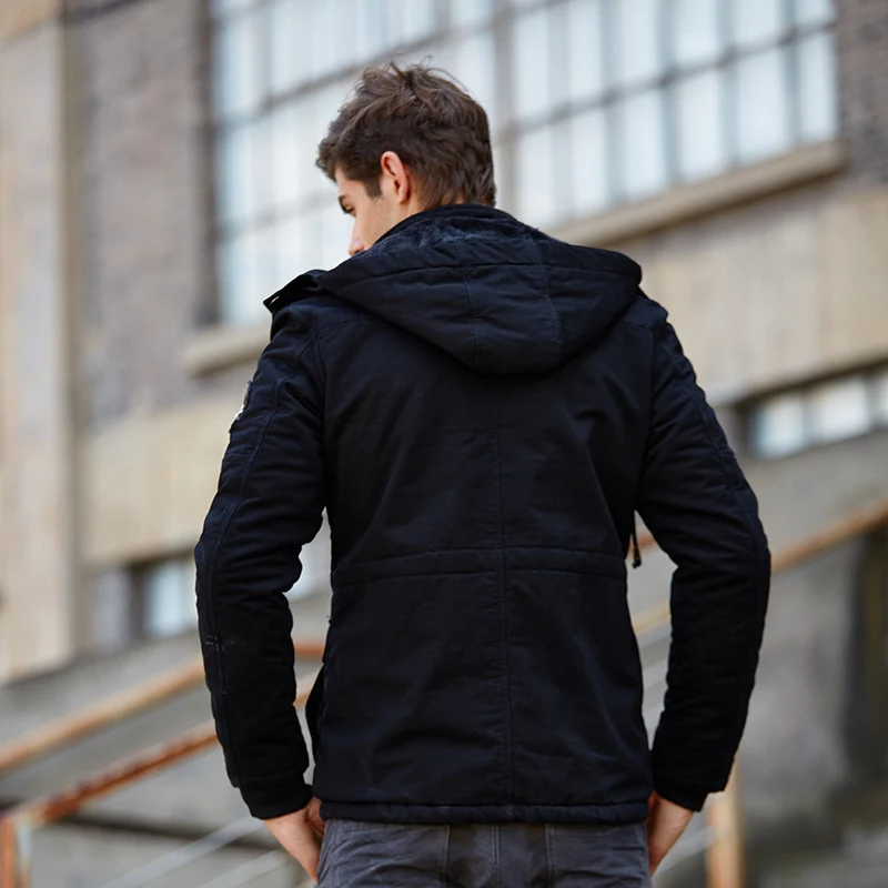 Herren gesteppte Feldjacke mit Kapuze Patch-Details und Thermofutter Drune