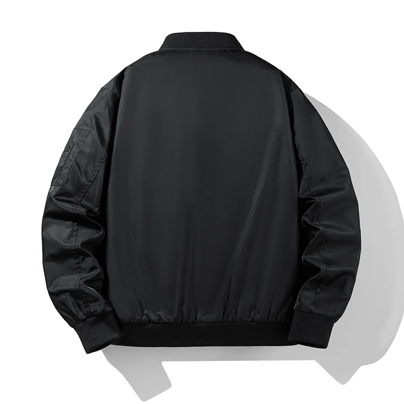 Herren Flieger-Bomberjacke im klassischen Aviator‑Stil aus technischem Nylon mit kontrastierendem Innenfutter, Ärmeltasche und Rippenbündchen Drune
