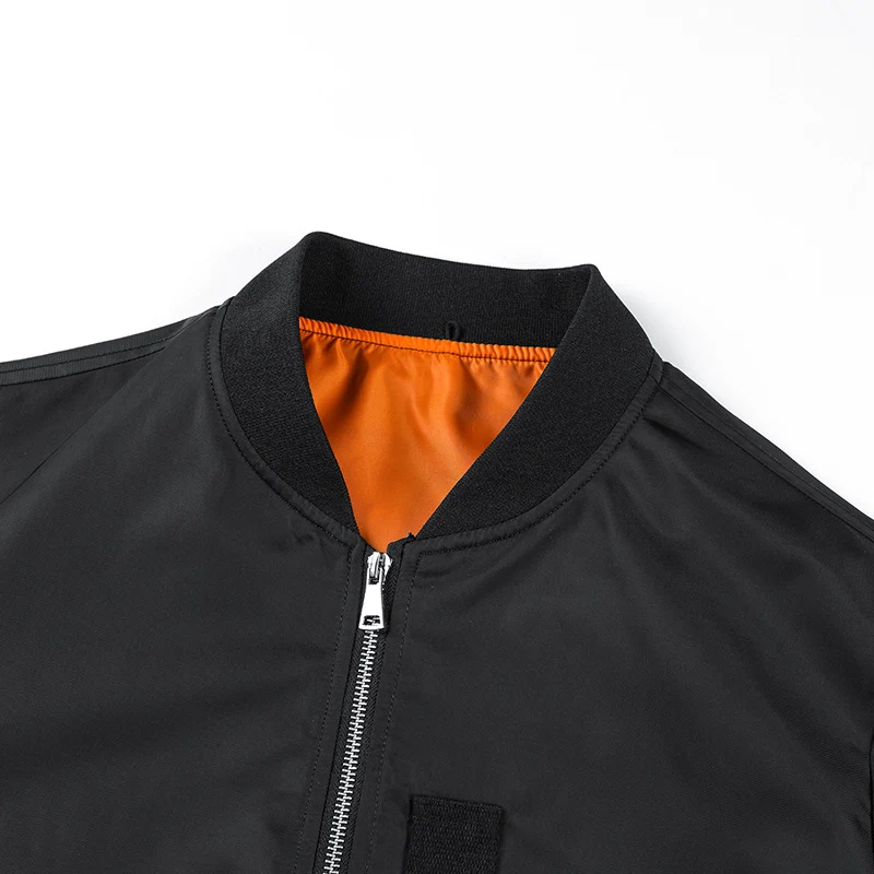 Herren Flieger-Bomberjacke im klassischen Aviator‑Stil aus technischem Nylon mit kontrastierendem Innenfutter, Ärmeltasche und Rippenbündchen Drune