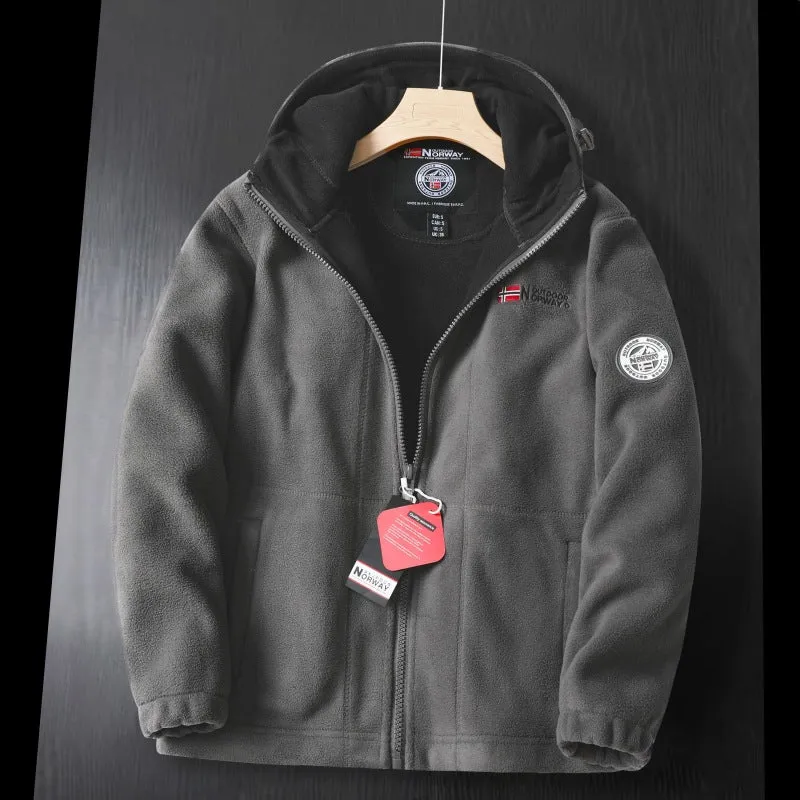Herren Fleece‑Kapuzenjacke mit wärmender Microfleece‑Fütterung, durchgehendem Reißverschluss und Logo‑Patches Drune