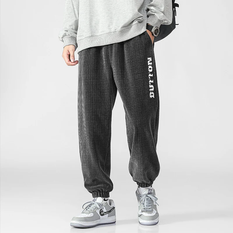 Herren Cord-Joggerhose mit breiter Rippenstruktur, elastischem Bund und Bündchen Drune