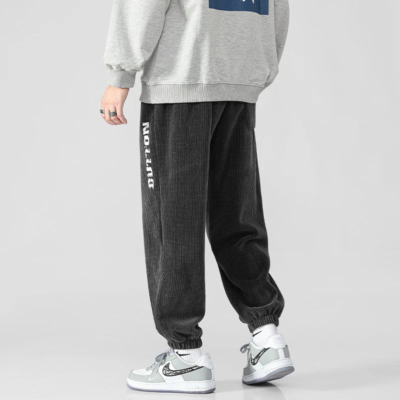 Herren Cord-Joggerhose mit breiter Rippenstruktur, elastischem Bund und Bündchen Drune