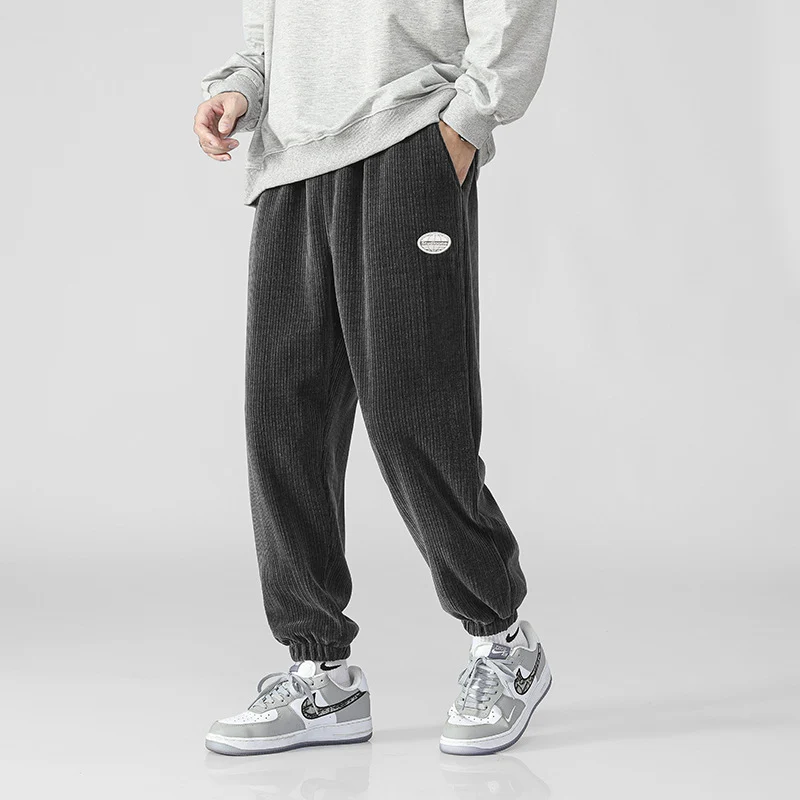 Herren Cord-Joggerhose mit breiter Rippenstruktur, elastischem Bund und Bündchen Drune