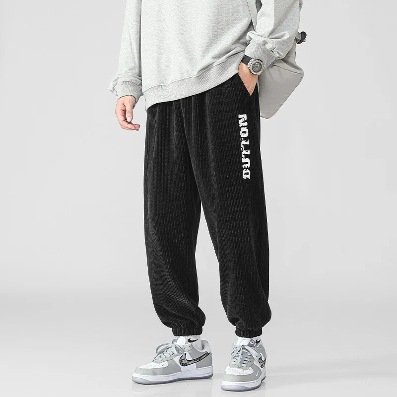 Herren Cord-Joggerhose mit breiter Rippenstruktur, elastischem Bund und Bündchen Drune